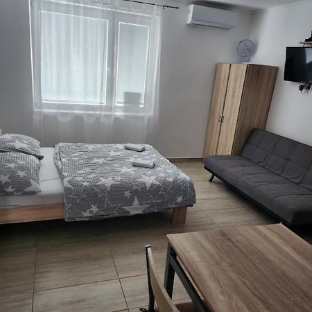 Apartmany Roland Veľký Meder エクステリア 写真
