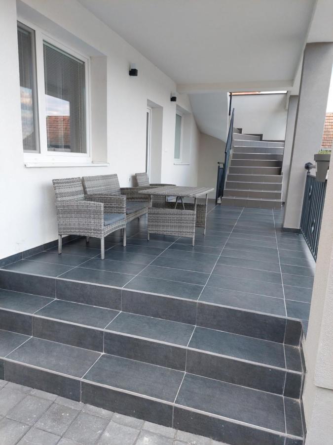 Apartmany Roland Veľký Meder エクステリア 写真